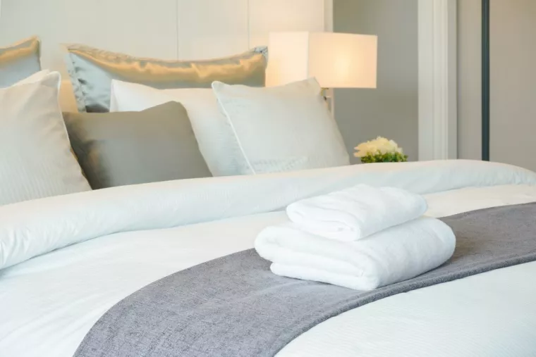 Faire appel à une conciergerie pour gérer les réservations sur mon appartement de vacances, Le Lavandou, LB Conciergerie